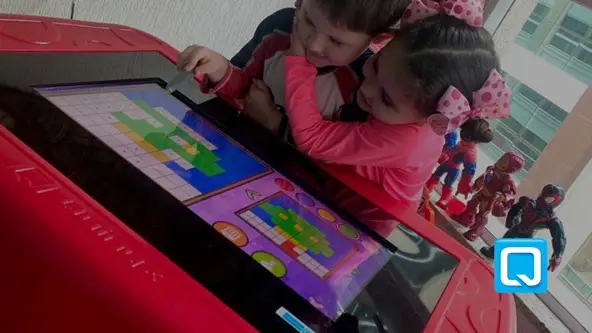 Las herramientas digitales estimulan la interacción entre hermanos y el aprendizaje mutuo