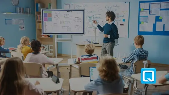 Uso supervisionado de telas melhora desenvolvimento motor, cognitivo, afetivo e social de crianças