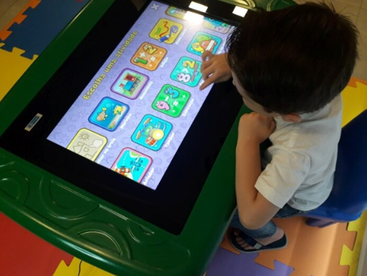 Las herramientas digitales impulsan la alfabetización y el desarrollo escolar
