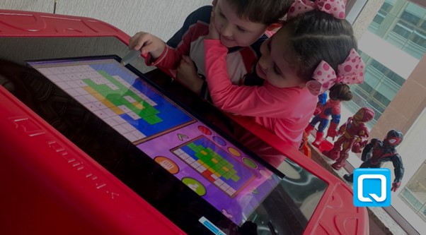Las herramientas digitales estimulan la interacción entre hermanos y el aprendizaje mutuo